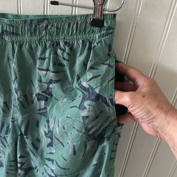Kirkland Signature Sage and Navy Blue Swim Trunks sz Small - Picture 6 of 9